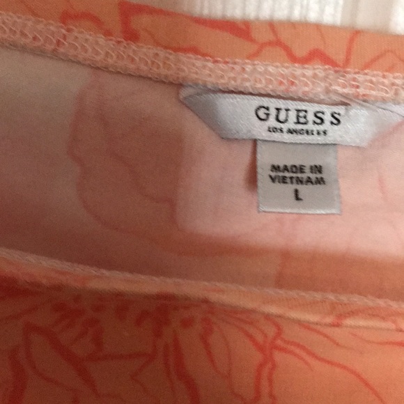 Women’s Guess scooped neck top. - Picture 2 of 4